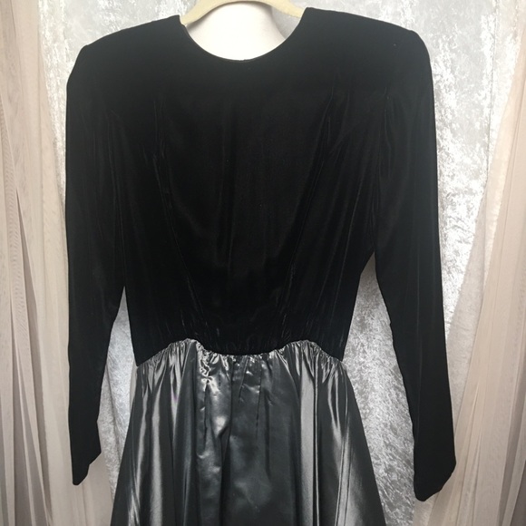 Lloyd Williams Size 8 Black Velvet & Silver Metallic Dress W/ Belt Vintage 80’s - Picture 7 of 14